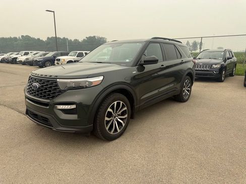 Used 2024 Ford Explorer ST-Line w/ Class IV Trailer Tow Package AWD/4WD image 2