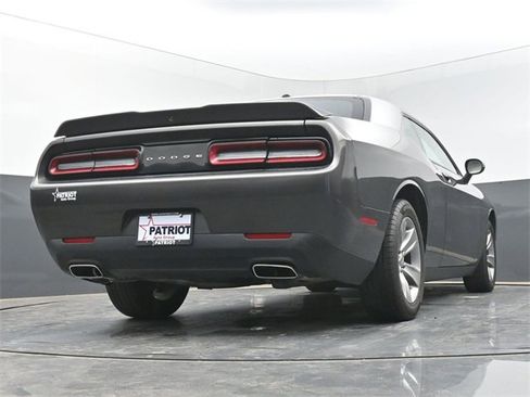 Used 2022 Dodge Challenger SXT image 35
