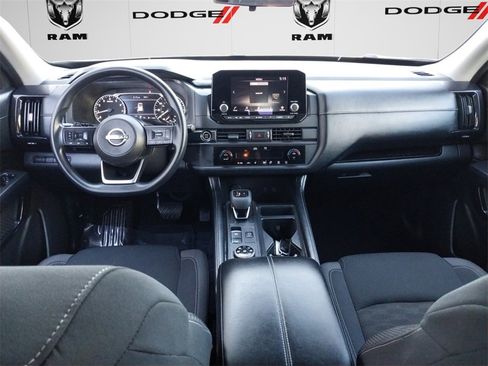 Used 2024 Nissan Pathfinder S image 8