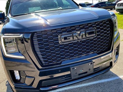 Used 2021 GMC Yukon Denali w/ Denali Premium Package AWD/4WD image 30