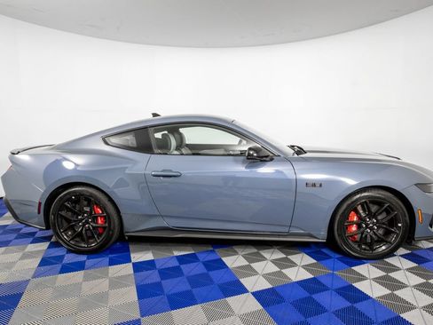 Used 2025 Ford Mustang GT Premium RWD image 4
