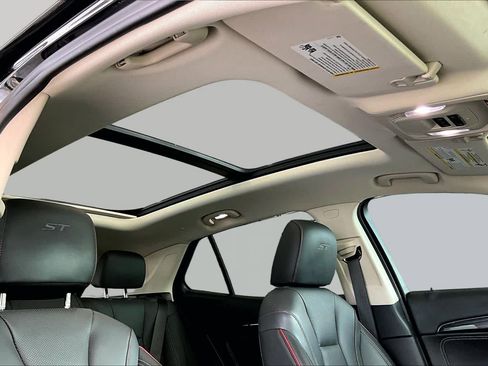 Used 2023 Buick Envision Essence w/ Sport Touring Package FWD image 13
