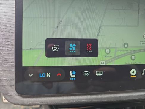 Used 2024 Rivian R1S Adventure AWD/4WD image 23