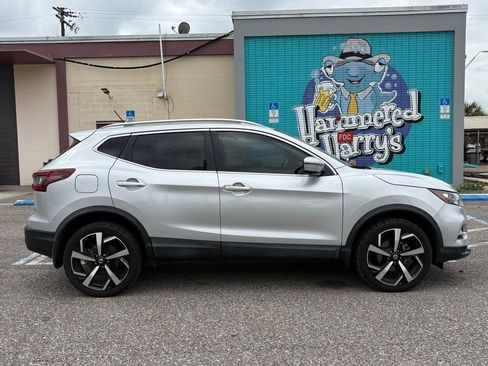 Used 2020 Nissan Rogue Sport SL image 2