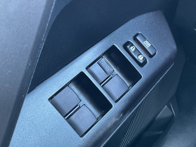 Used 2018 Toyota RAV4 LE AWD/4WD image 33