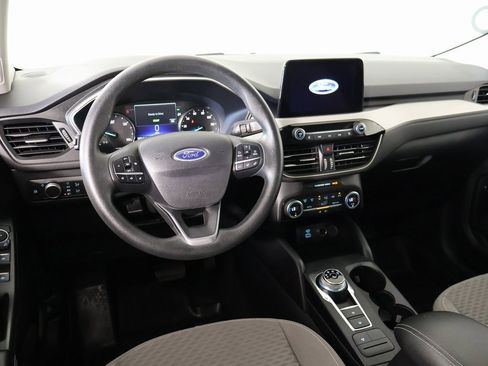 Used 2021 Ford Escape SE image 2