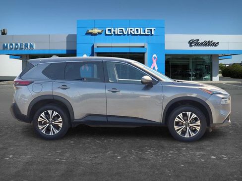 Used 2023 Nissan Rogue SV FWD image 6