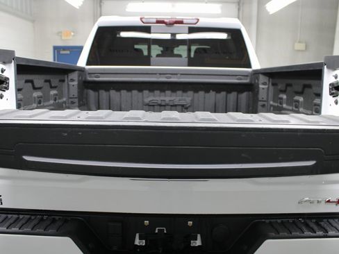 Used 2024 GMC Sierra 1500 AT4 image 41