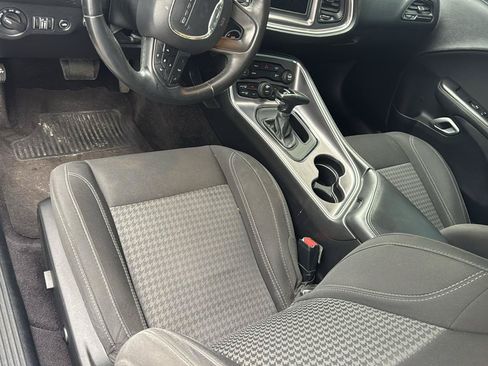 Used 2018 Dodge Challenger SXT RWD image 8