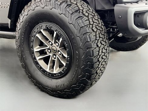 Used 2024 Jeep Wrangler Unlimited Rubicon 392 image 30