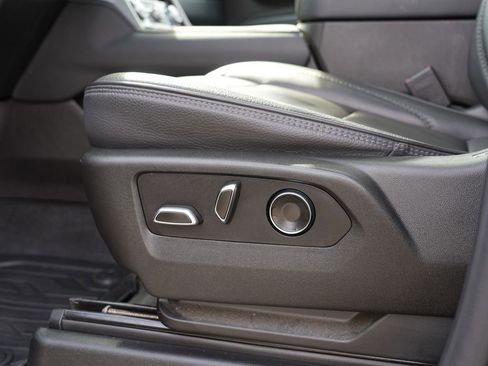 Used 2021 GMC Yukon XL Denali w/ Denali Premium Package image 17