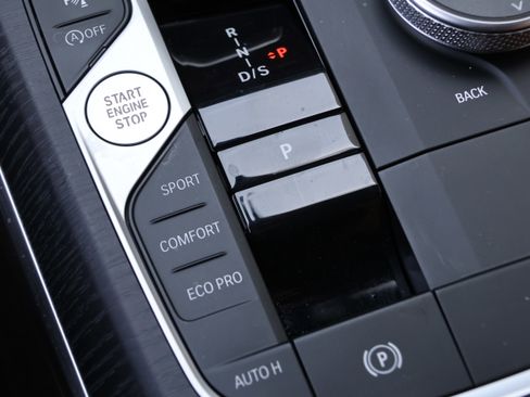 Used 2025 BMW 330i Sedan w/ M Sport Package image 30