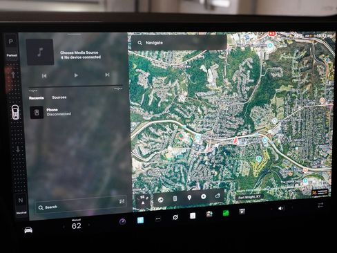 Used 2022 Tesla Model X Plaid image 22