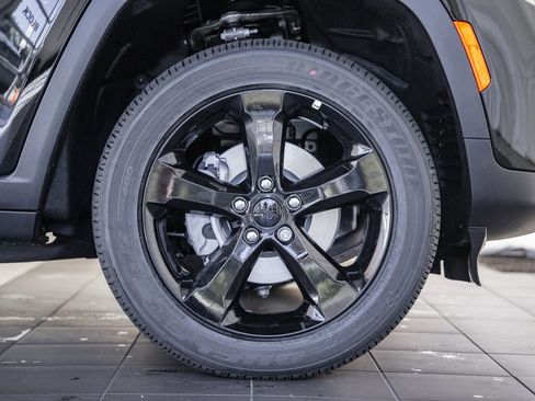 New 2025 Jeep Grand Cherokee image 16