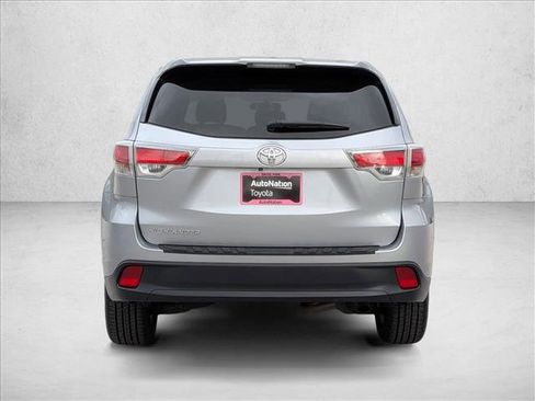 Used 2016 Toyota Highlander LE image 7