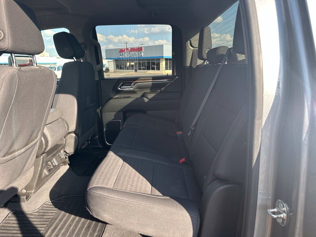Used 2024 Chevrolet Silverado 2500 LT w/ Convenience Package AWD/4WD image 8