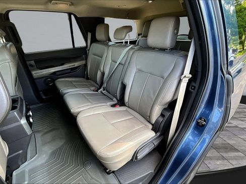 Used 2019 Ford Expedition XLT w/ Equipment Group 202A RWD image 21