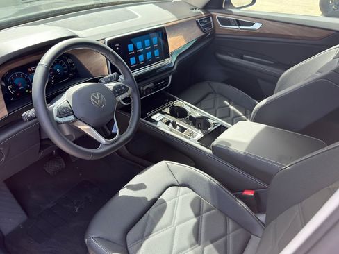 New 2026 Volkswagen Atlas SE image 12