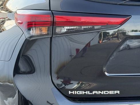 Used 2023 Toyota Highlander LE image 6