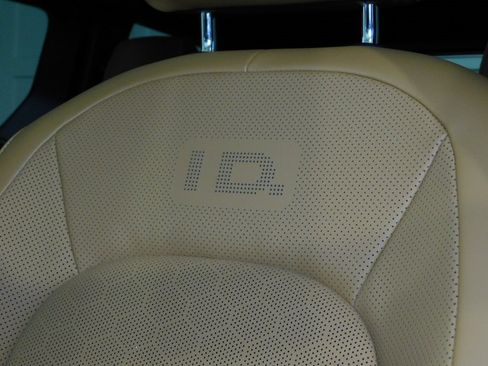 Used 2025 Volkswagen ID. Buzz 1st Edition image 39