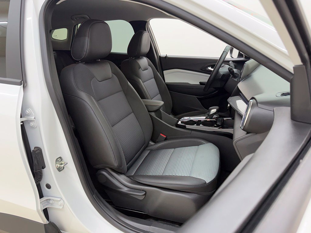 Used 2026 Chevrolet Trax LT w/ Driver Confidence Package FWD image 11