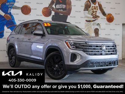 Used 2025 Volkswagen Atlas SE w/ Black Wheel Package