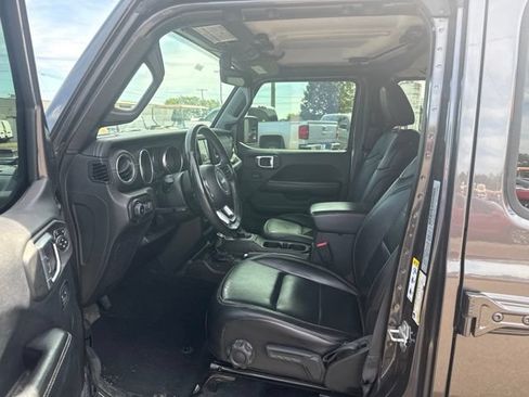 Used 2018 Jeep Wrangler Unlimited Sahara AWD/4WD image 9