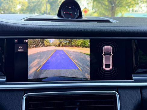 Used 2019 Porsche Panamera RWD image 5
