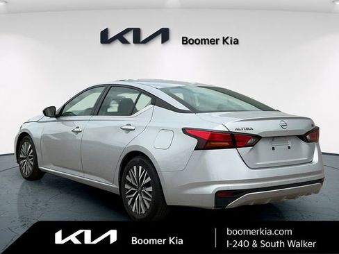 Used 2024 Nissan Altima 2.5 SV FWD image 7