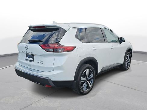 Used 2025 Nissan Rogue SL AWD/4WD image 6
