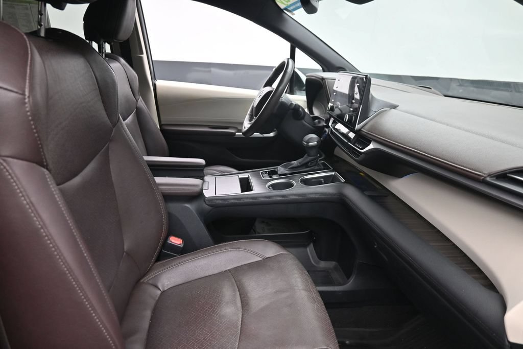 Used 2022 Toyota Sienna Platinum AWD/4WD image 9