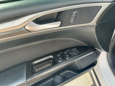 Used 2017 Ford Fusion SE w/ Equipment Group 201A FWD image 16