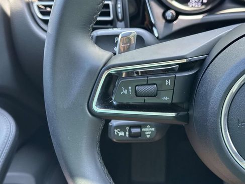 Certified 2026 Porsche Macan AWD/4WD image 23