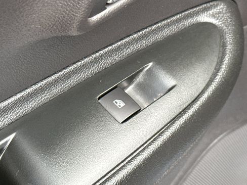 Used 2019 Chevrolet Trax LT w/ Sun & Sound Package image 30