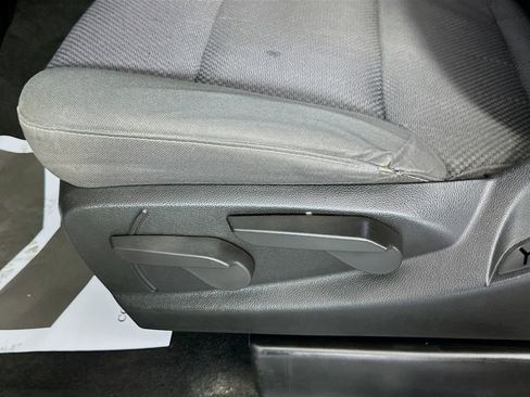 Used 2018 Chevrolet Silverado 1500 LT image 18