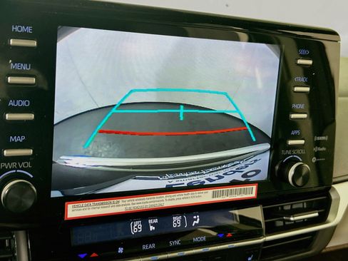 Used 2023 Toyota Sienna XLE FWD image 13