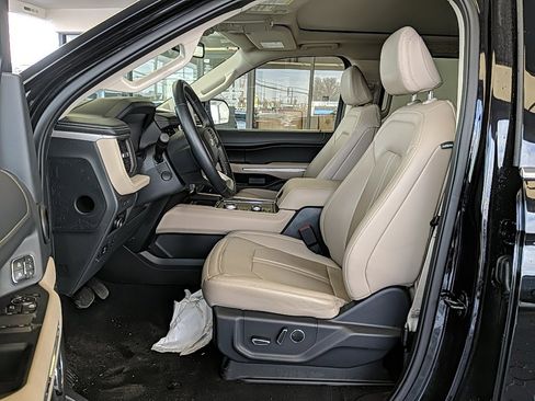 Used 2023 Ford Expedition Limited image 13