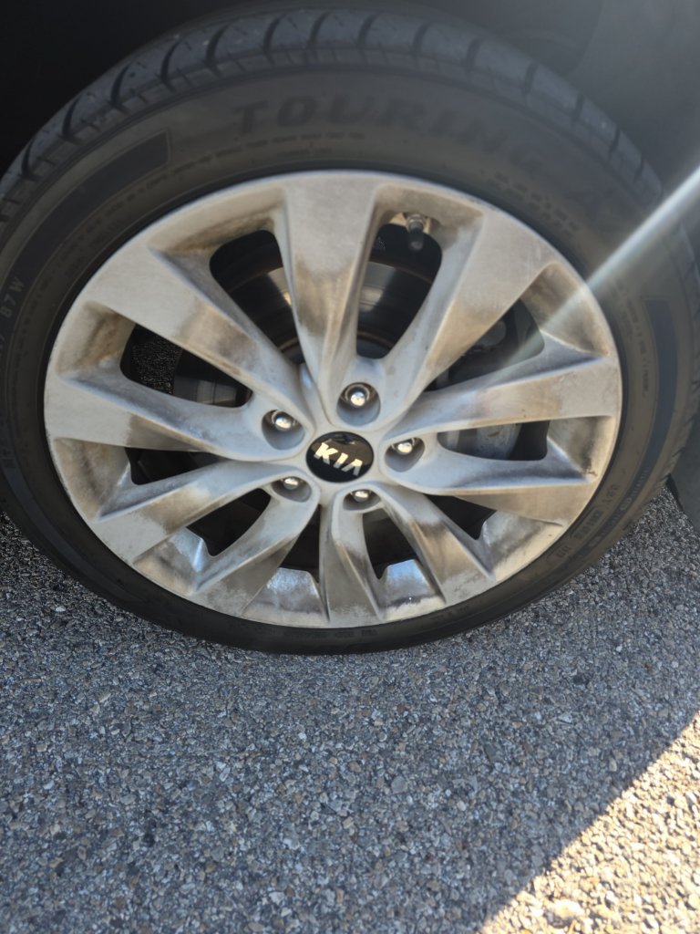 Used 2018 Kia Optima LX w/ 17" Alloy Wheels Package FWD image 3