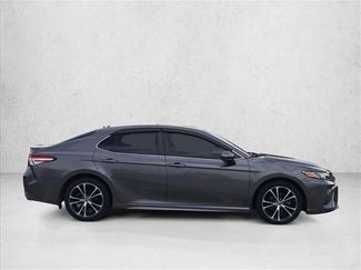 Used 2020 Toyota Camry SE FWD video 4
