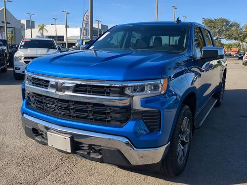 Used 2022 Chevrolet Silverado 1500 LT w/ Convenience Package II image 9
