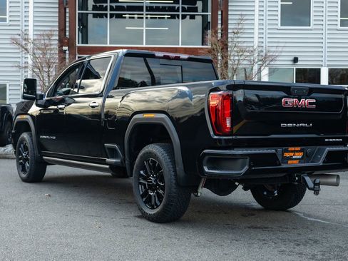 Used 2022 GMC Sierra 2500 Denali w/ Denali Black Diamond Edition image 6