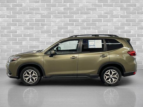Used 2023 Subaru Forester Premium AWD/4WD image 2