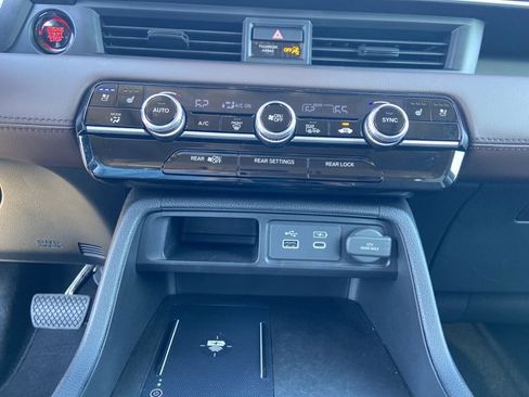 Used 2025 Honda Pilot Elite image 37