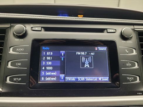 Used 2019 Toyota Highlander LE image 25