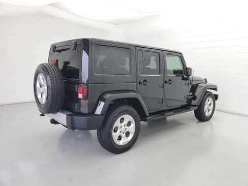Used 2015 Jeep Wrangler Unlimited Sahara w/ Connectivity Group AWD/4WD image 5