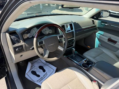 Used 2009 Chrysler 300 Limited w/ Protection Group image 17