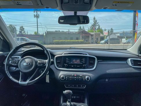Used 2016 Kia Sorento AWD w/ LX Convenience Package image 3