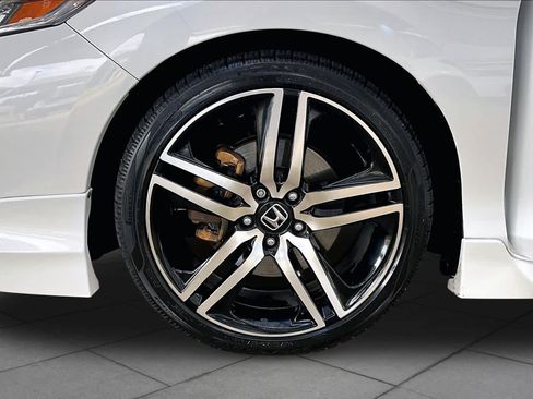 Used 2016 Honda Accord Touring image 11