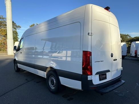 Used 2025 Mercedes-Benz Sprinter 2500 image 5