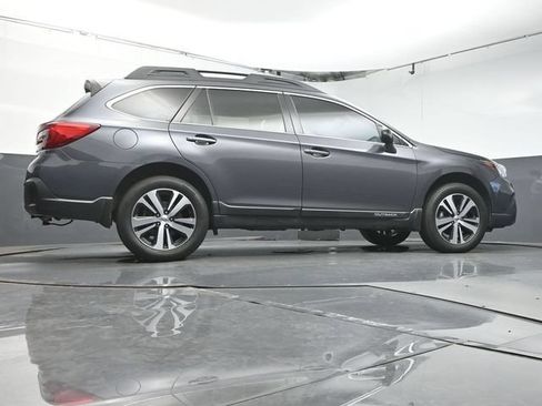 Used 2018 Subaru Outback 3.6R Limited AWD/4WD image 40